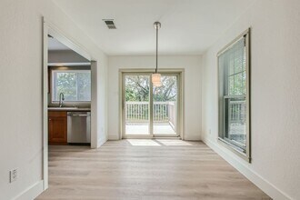 6478 Hart Ln in Austin, TX - Building Photo - Building Photo