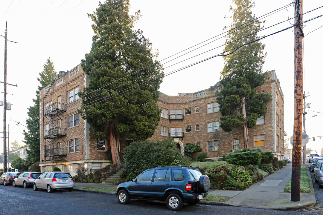 1410-1418 NE Schuyler St in Portland, OR - Building Photo