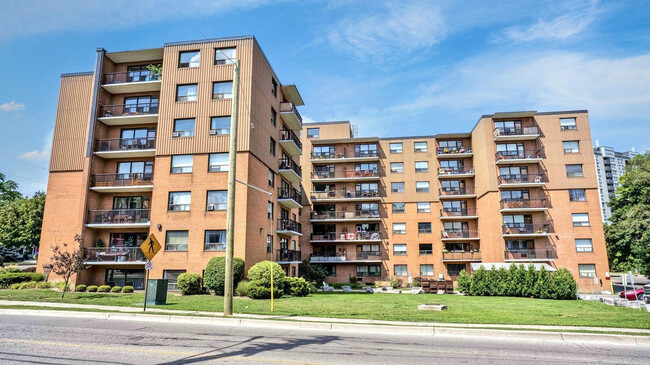 Ridout Towers in London, ON - Building Photo - Building Photo