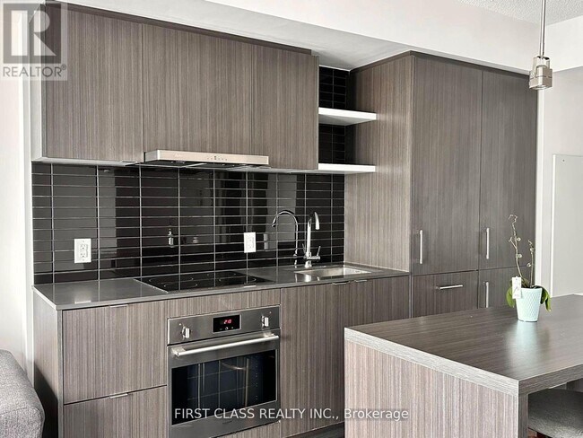 88 Harbour St in Toronto, ON - Building Photo - Building Photo