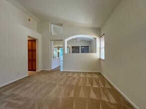 7914 Mansell Way in Elk Grove, CA - Building Photo - Building Photo