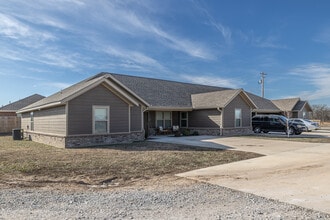 100 Crowder Ave in Gentry, AR - Building Photo - Building Photo