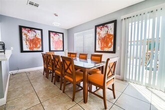3833 Via Lucia Dr in Las Vegas, NV - Foto de edificio - Building Photo