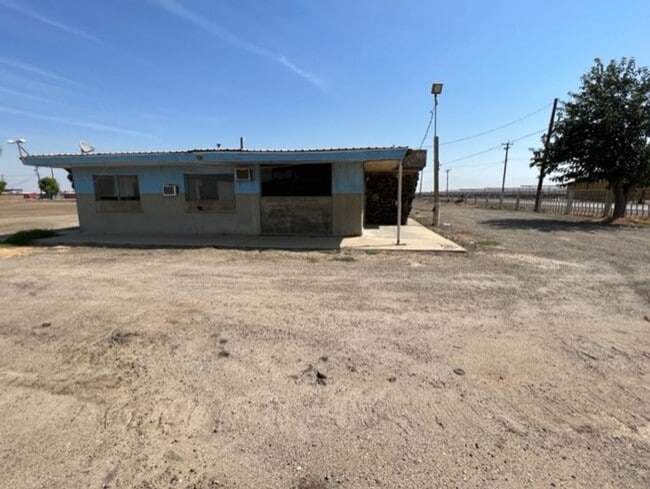 property at 1092 E Hosking Ave