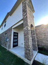303 Milliner Lp in Hutto, TX - Building Photo - Building Photo