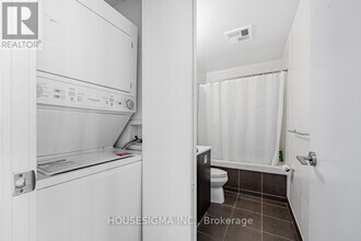 33-2133 Charles St E in Toronto, ON - Building Photo - Building Photo