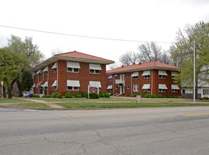 The Grand Apartments in Ponca City, OK - Foto de edificio - Building Photo