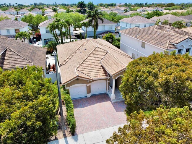 11300 NW 48th Terrace in Doral, FL - Building Photo - Building Photo