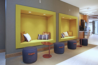 Elan Yorktown in Lombard, IL - Foto de edificio - Lobby