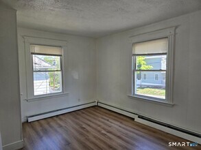 97 Clowes Terrace in Waterbury, CT - Building Photo - Building Photo