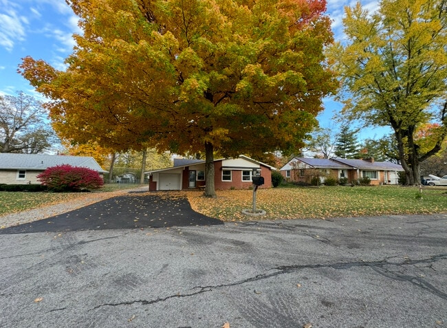 2312 S Evan Park Dr in Yorktown, IN - Building Photo - Building Photo