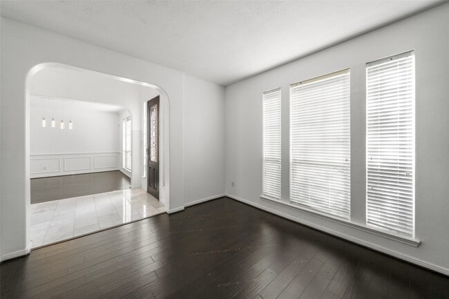 property at 1922 Lake Grayson Dr