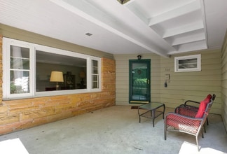 706 Hessel Blvd in Champaign, IL - Building Photo - Building Photo