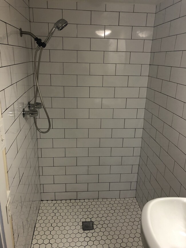 2275 E Redondo Ave, Unit Downstairs