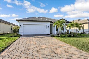 20530 Pebble Gln Dr in Estero, FL - Building Photo