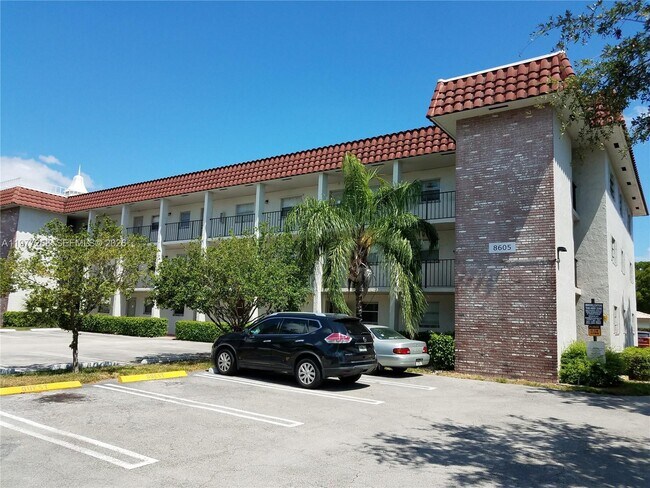 8605 W Sample Rd in Coral Springs, FL - Building Photo - Building Photo