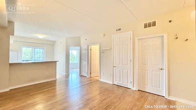 308 Watson Pky N in Guelph, ON - Building Photo - Building Photo