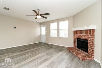 716 Tuscany Trail in Fort Worth, TX - Foto de edificio - Building Photo