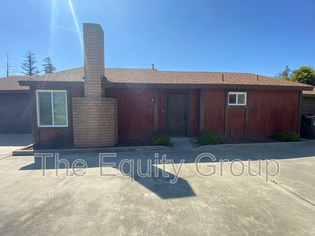 5716 W Robinwood Ave in Visalia, CA - Building Photo - Building Photo