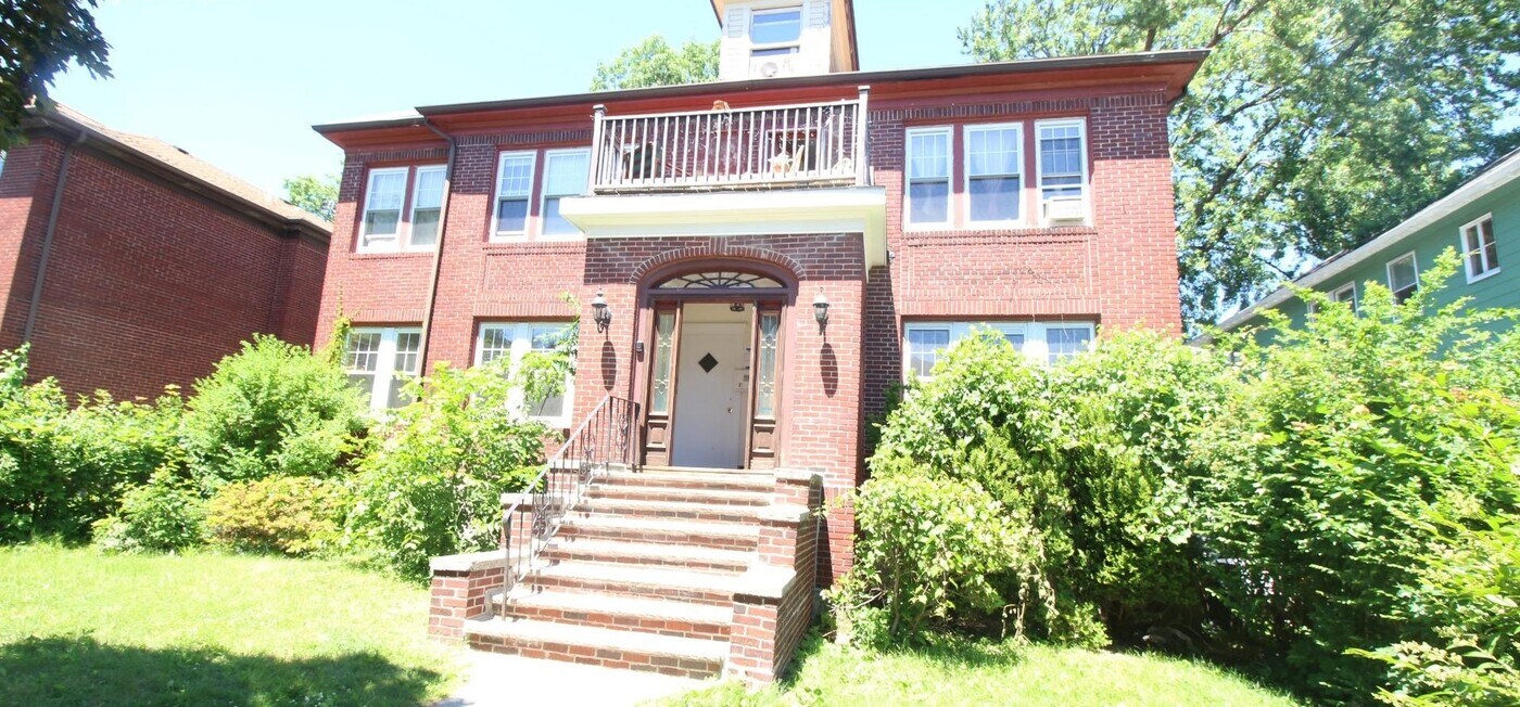 91 Verndale St, Unit 1 in Brookline, MA - Building Photo