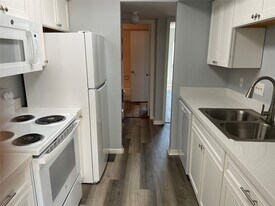 3220 69th St in Galveston, TX - Building Photo