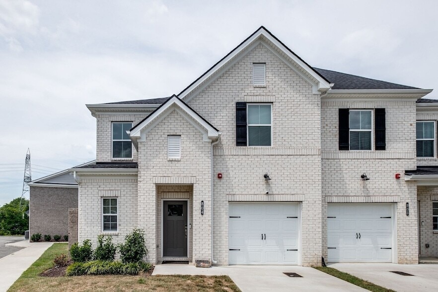 204 Douglas Bend Rd, Unit 804 in Gallatin, TN - Building Photo