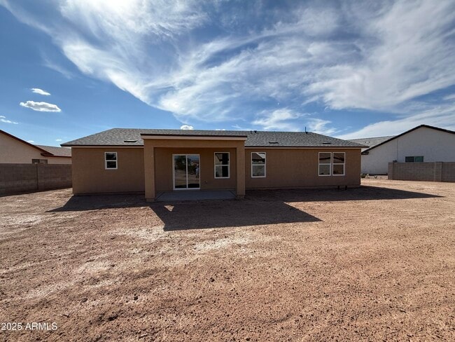8481 W Reventon Dr in Arizona City, AZ - Building Photo - Building Photo