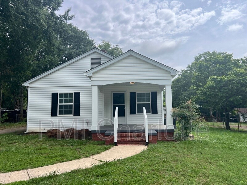 1208 Cloninger Ave in Gastonia, NC - Building Photo