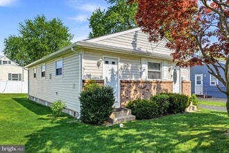 114 Grandview Ave in Morrisville, PA - Building Photo - Building Photo