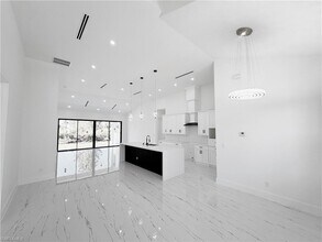 2607 49th St W in Lehigh Acres, FL - Foto de edificio - Building Photo