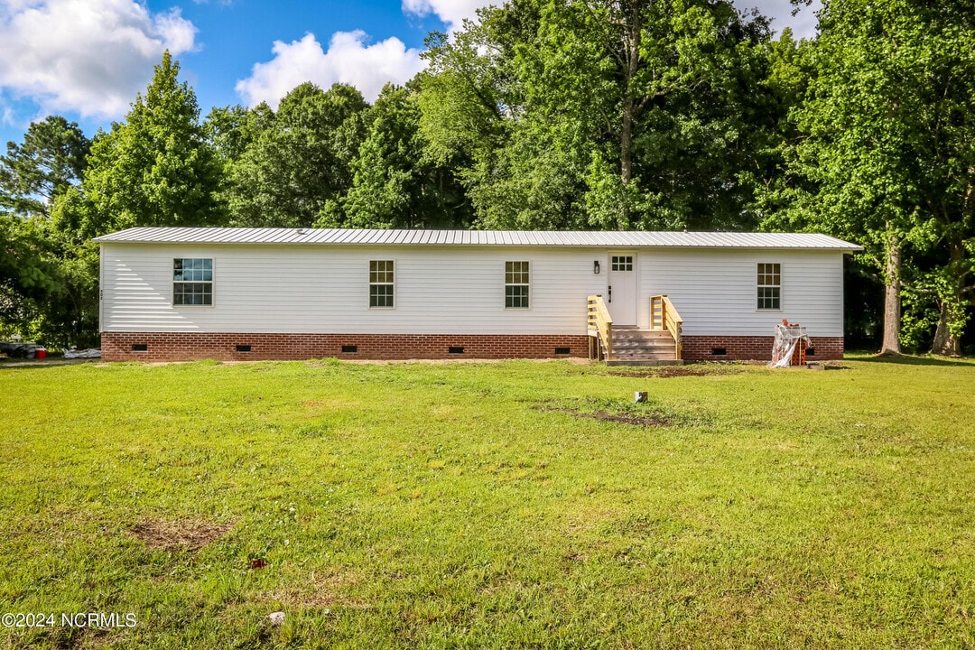 502 E Branch Dr in Newport, NC - Building Photo
