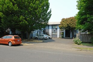 Taylor Corner in Portland, OR - Building Photo