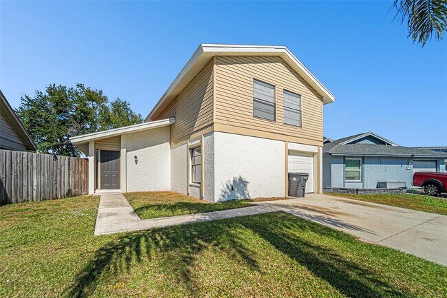 10315 Fernbrook Ln in Tampa, FL - Building Photo - Building Photo