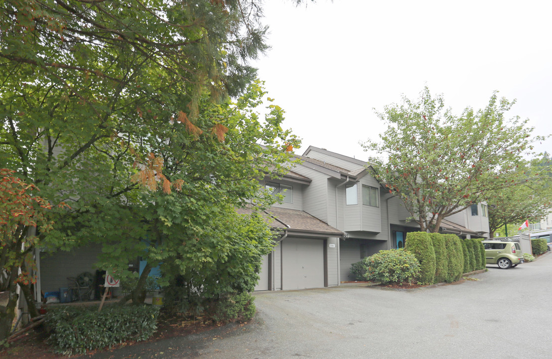 2106-2112 Panorama Dr in North Vancouver, BC - Building Photo