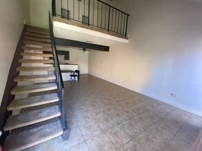 910 W Cameron St in Hanford, CA - Building Photo - Building Photo