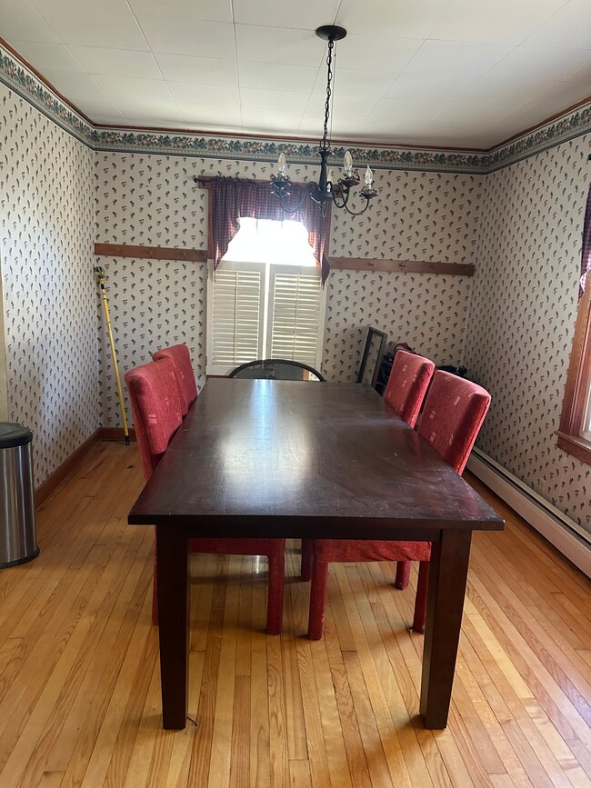 4 Maple Ave, Unit 4 maple abe in Claremont, NH - Foto de edificio - Building Photo