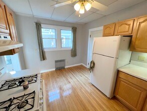 76 Powder House Blvd, Unit 1 in Somerville, MA - Foto de edificio - Building Photo