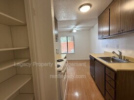 2125 Northwood Cir in Concord, CA - Building Photo