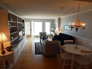 1 Seacliff Ave, Unit 4B in Old Orchard Beach, ME - Foto de edificio - Building Photo