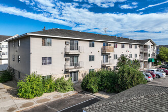 Newbury Apartments in St. Cloud, MN - Foto de edificio - Building Photo