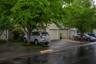 Rivertrail Condominium in Redmond, WA - Foto de edificio - Building Photo