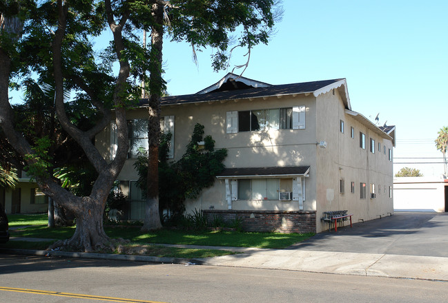 Palm Apartments in Anaheim, CA - Foto de edificio - Building Photo