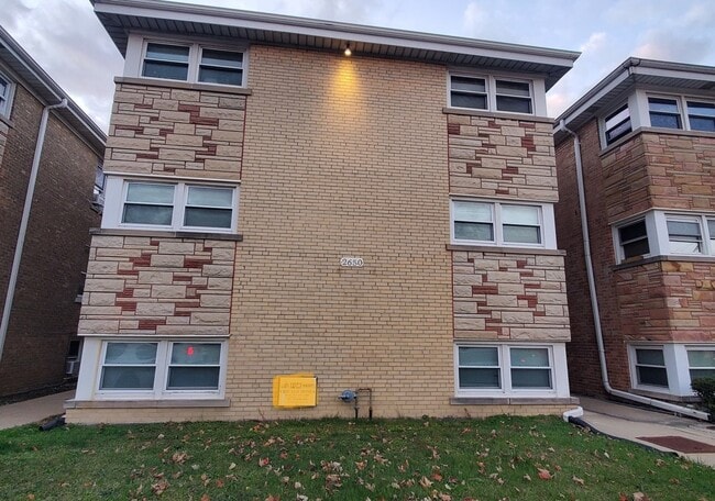 property at 2650 N Harlem Ave