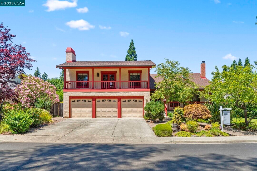 332 Cameron Cir in San Ramon, CA - Building Photo