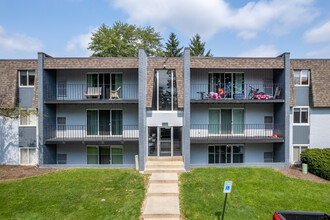 Forest Hills in Brunswick, OH - Foto de edificio - Building Photo