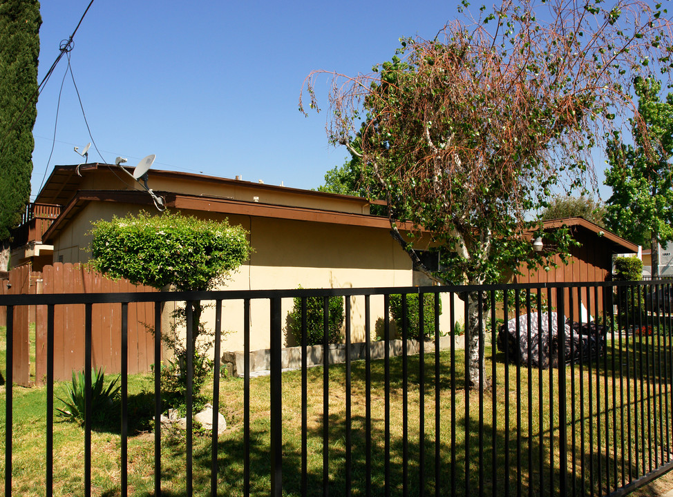 923 N Vineyard Ave in Ontario, CA - Building Photo