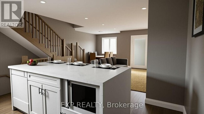 325 Voyageur Pl in Russell, ON - Building Photo - Building Photo