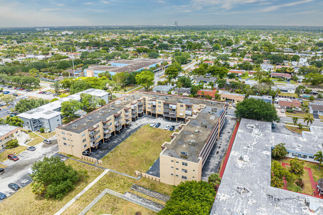 Tallwood in Hollywood, FL - Foto de edificio - Building Photo