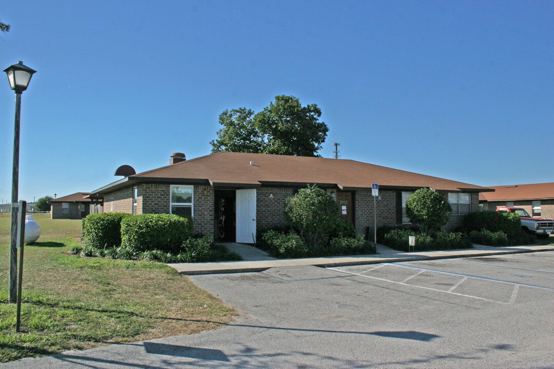 Julian Hills Apartments in Eagle Lake, FL - Building Photo