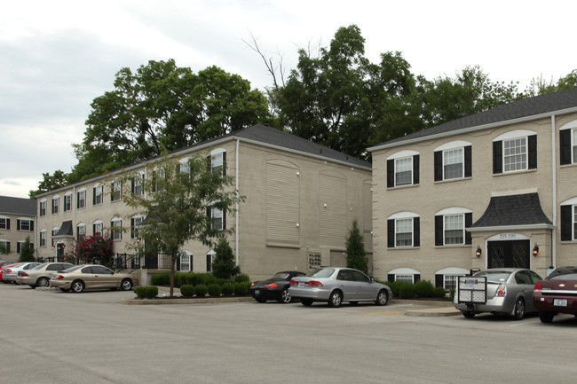 Evergreen Point Condominiums in Louisville, KY - Building Photo - Building Photo